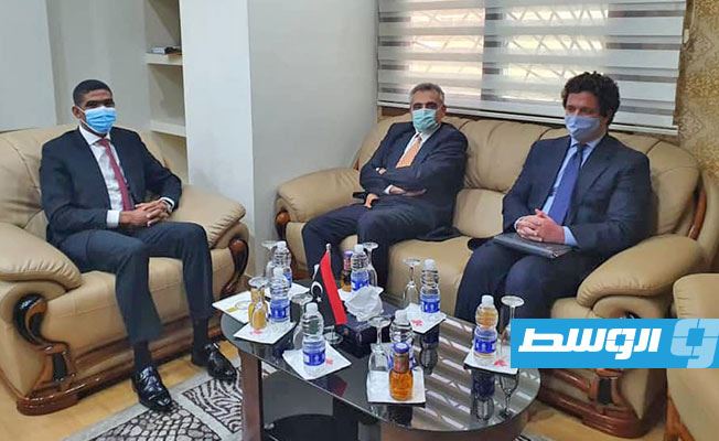 حمزة يبحث مع السفير الإيطالي سبل التعاون الخاص بقضايا الجنوب الليبي
