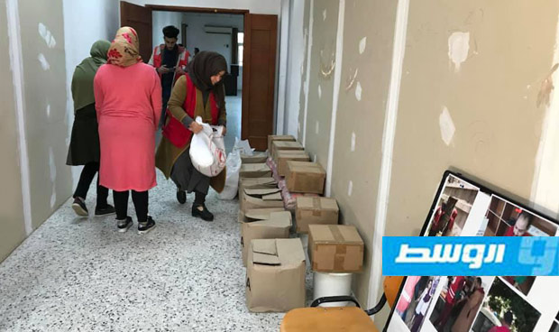 توزيع مواد غذائية على 45 عائلة وإجلاء 15 أخرى من مواقع الاشتباكات في قصر بن غشير