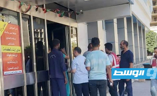 مواطنون في مستشفى الحروق والتجميل في طرابلس، 27 أغسطس 2022. (مركز طب الطوارئ والدعم)