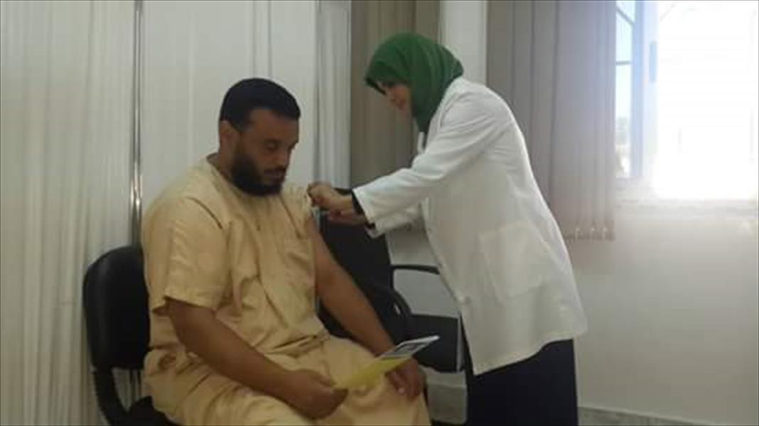الفيتوري: تطعيم 527 حاجًا وحاجة في بنغازي