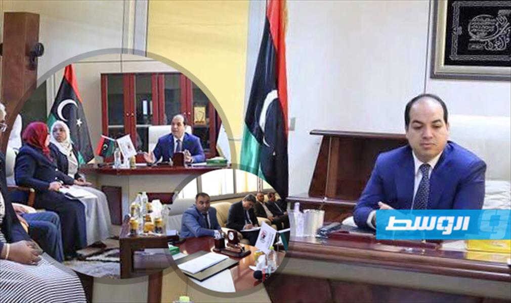 «الرئاسي» يبدأ جولاته التفقدية لوزارات حكومة الوفاق