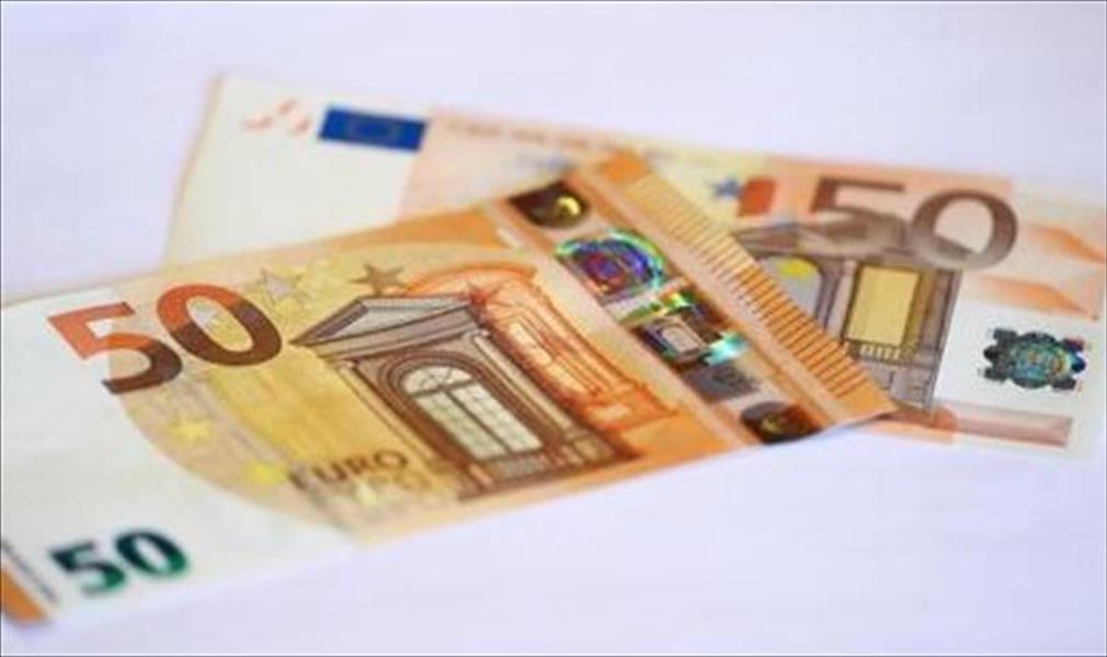 اليورو يرتفع لأعلى مستوى في عامين مقابل الدولار