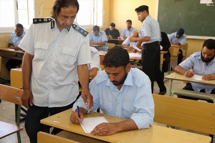 بالصور: بدء امتحانات الترقية لمنتسبي وزارة الداخلية في بلدية شحات‎