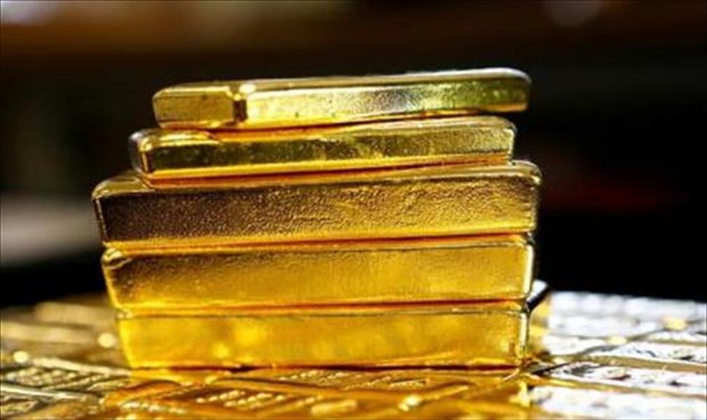 الذهب يتراجع من أعلى مستوى في شهر ونصف