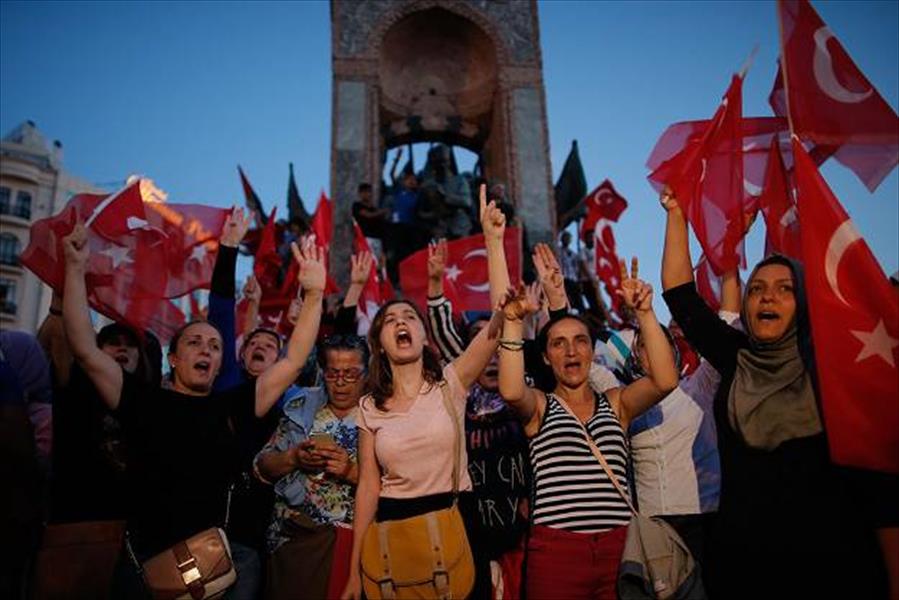 تظاهرة تطالب بحرية لباس المرأة في تركيا
