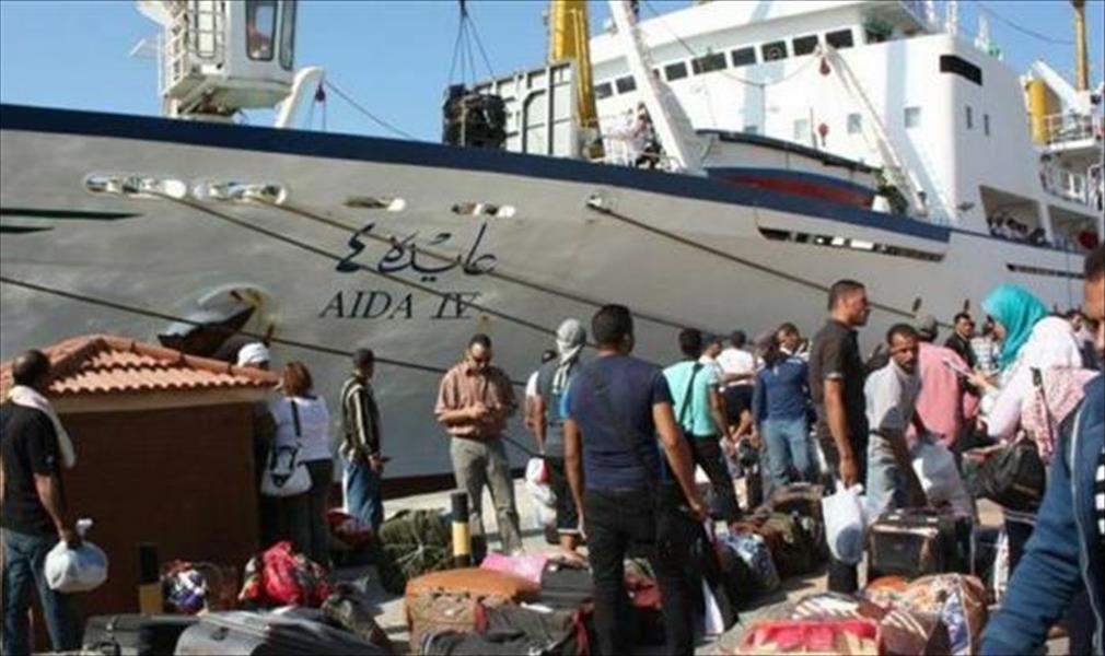 تجمع لصيادين في مرفأ جرجيس التونسي ضد سفينة ناشطين مناهضين للهجرة