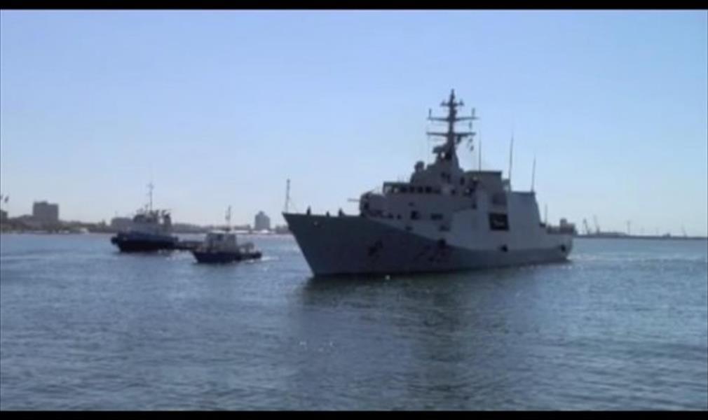السفينة الإيطالية تغادر قاعدة بوستة البحرية في طرابلس
