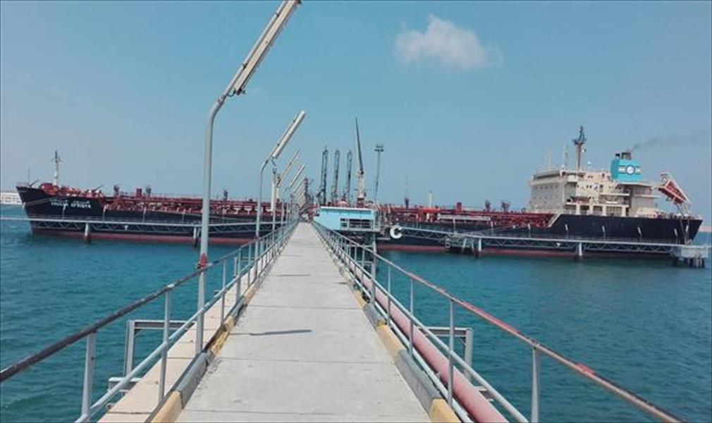 ناقلة الوقود «أنوار أفريقيا» ترسو بميناء طبرق