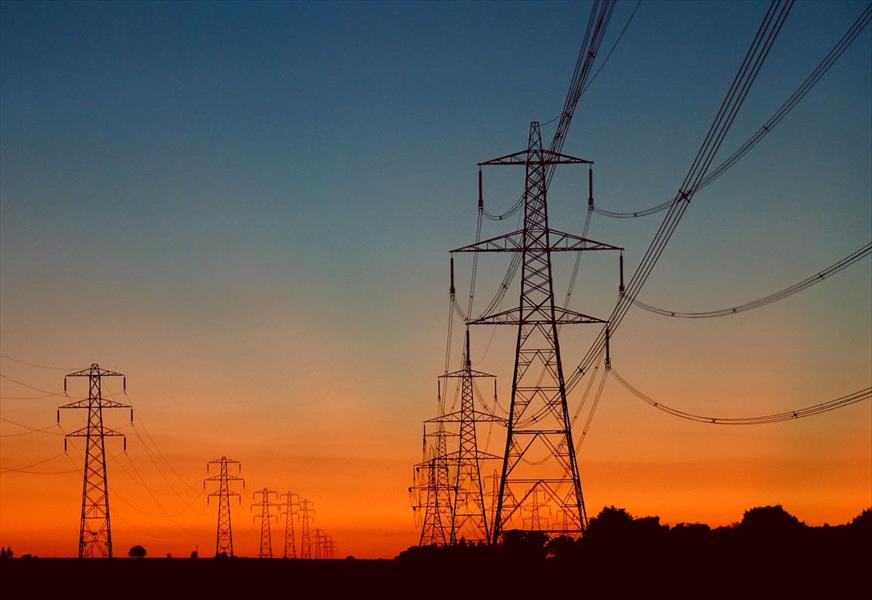 السيسي يبحث مع وزير الطاقة خطط الربط الكهربائي مع دول الجوار