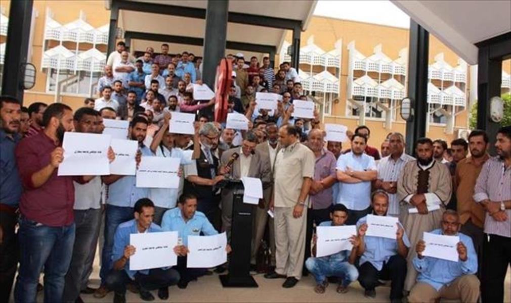 إضراب كلي لموظفي الجامعات والنقابات لرفض قانون «النواب»