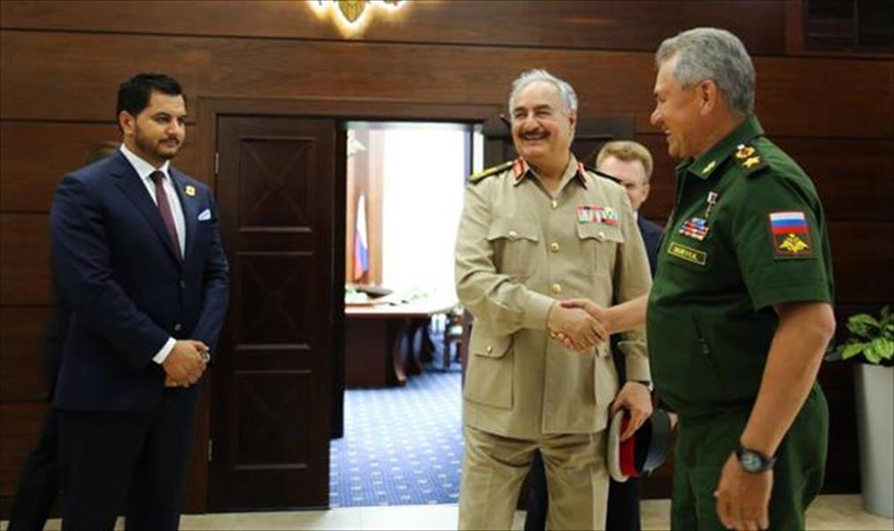 حفتر يبحث مع وزير الدفاع الروسي سبل تطوير العلاقات الثنائية في المجال العسكري