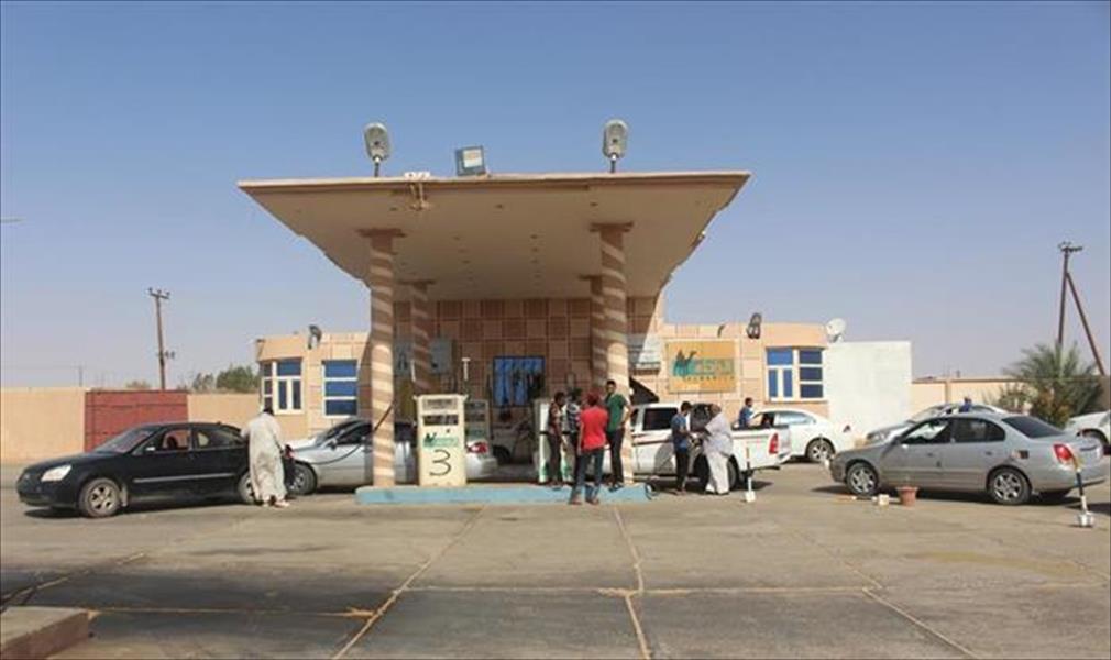 وفد من وادي البوانيس يكرم العاملين بمحطة الزيغن للخدمات النفطية