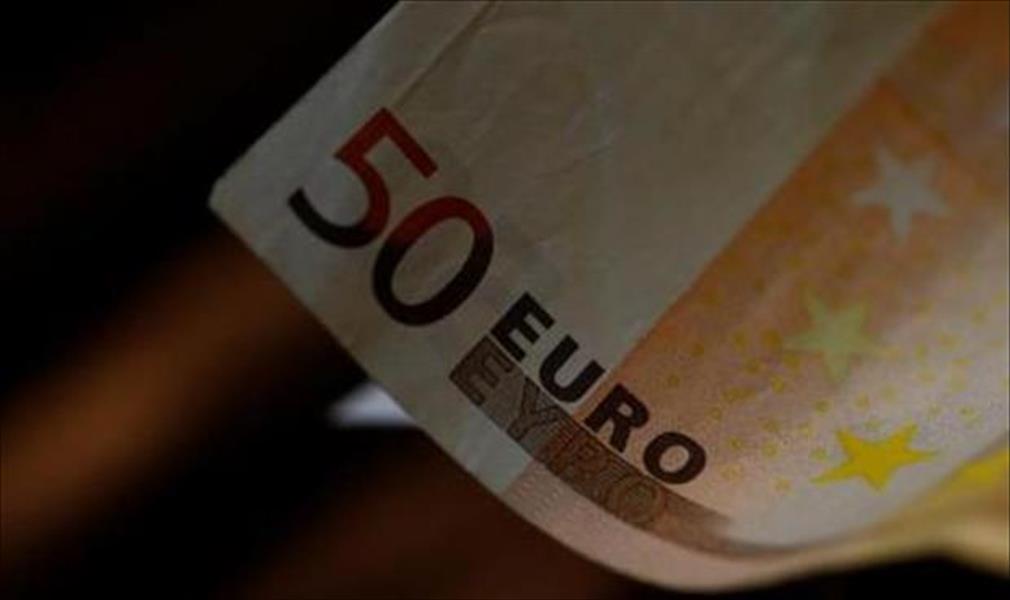اليورو عند أعلى مستوياته في عامين ونصف مقابل الدولار