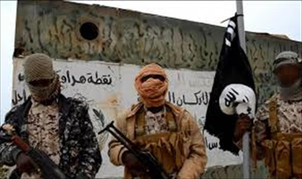 «ذا تايمز»: ألف من مقاتلي «داعش» يعيدون تنظيم صفوفهم جنوب سرت
