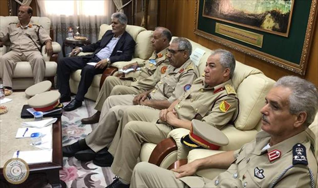 السراج للقادة العسكريين في طرابلس: رفع الحظر عن السلاح بات قريبًا