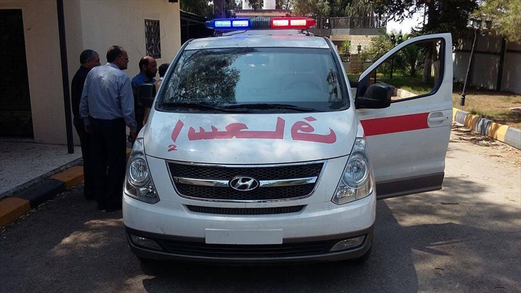 بلدي البيضاء يسلم مستشفى قندولة سيارة إسعاف مجهزة‎