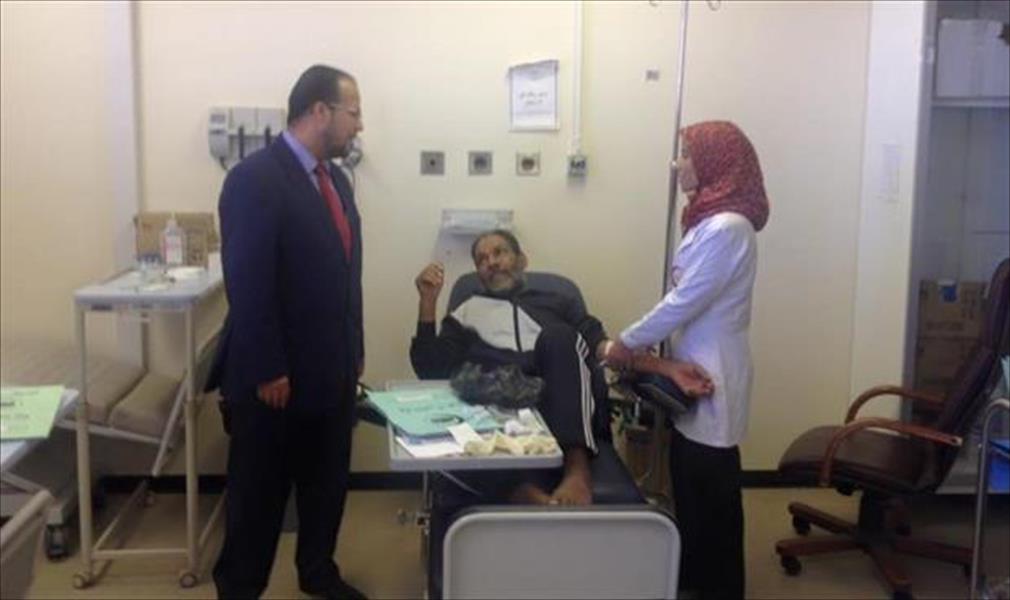 وكيل «صحة الوفاق» يقف على احتياجات الأقسام الطبية بمركز بنغازي