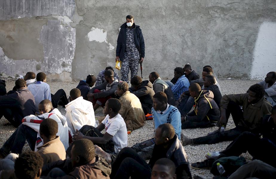 «ذا تايمز»: صراع مميت في صحراء ليبيا بين قوات أمنية محلية وشبكات تهريب المهاجرين