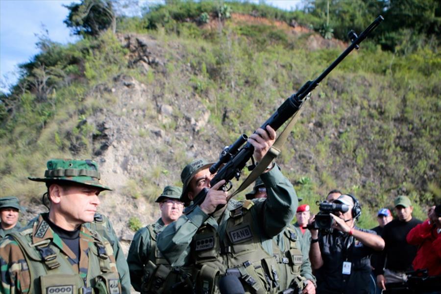 فنزويلا تجري مناورات عسكرية ضخمة لمواجهة «التهديد» الأميركي