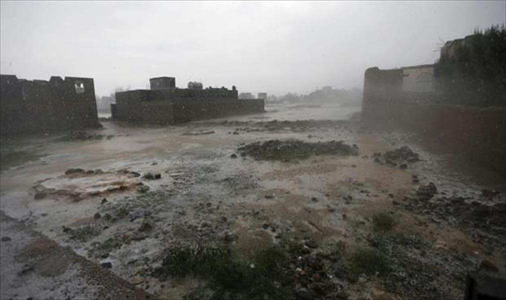 مصرع 13 شخصًا وإصابة 8 آخرين في سيول جنوب اليمن