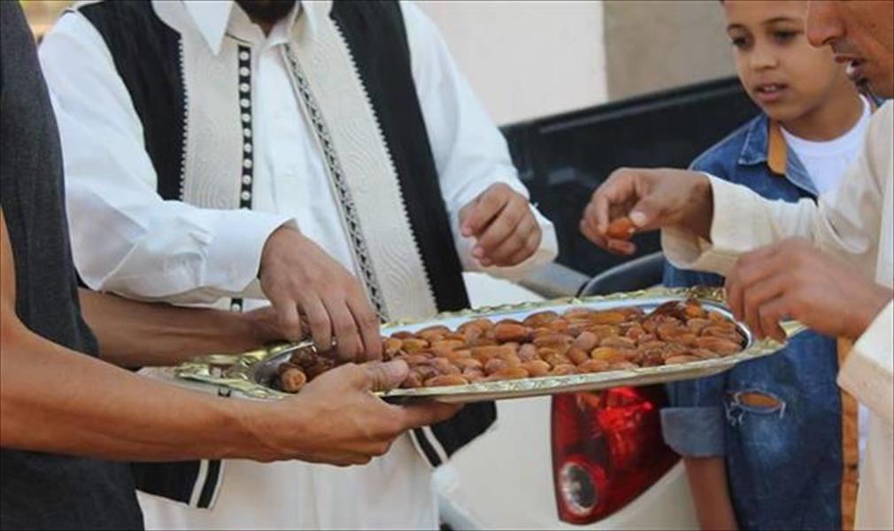 «العادات والتقاليد» تسيطر على احتفالات أهالي الكفرة بالعيد