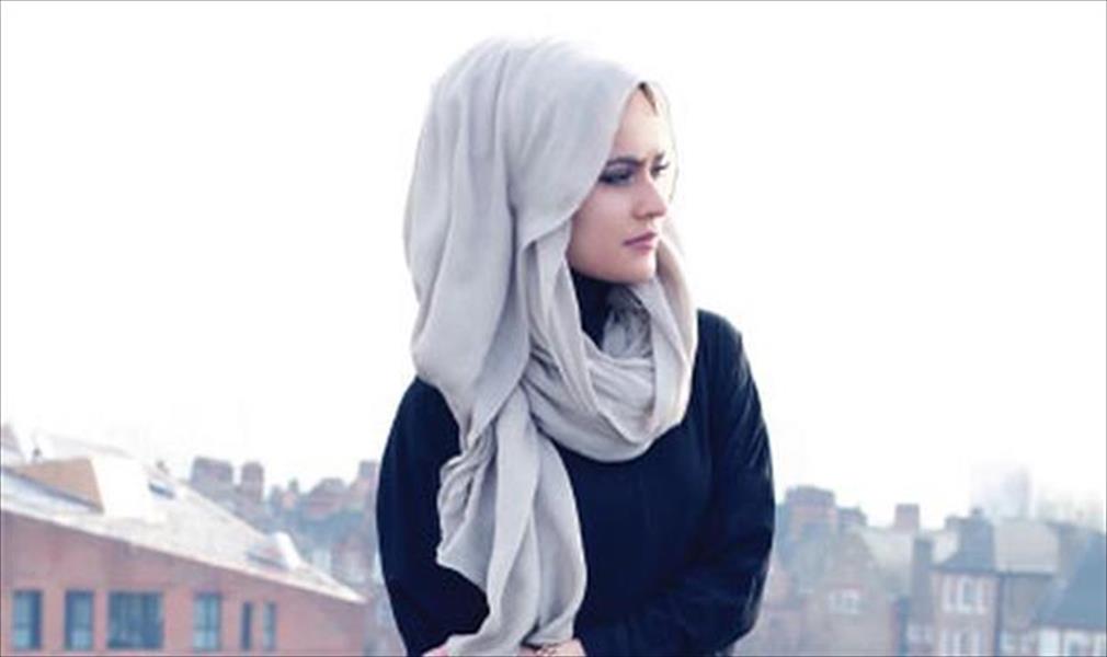 طرق تنسيق القميص الطويل مع الحجاب