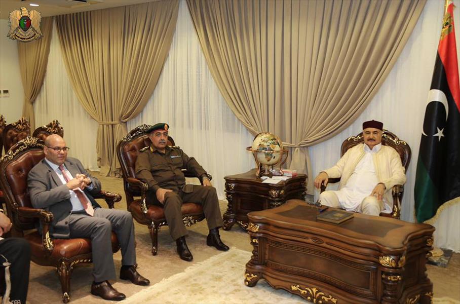 المجبري يلتقي حفتر بمقر القيادة العامة في بنغازي