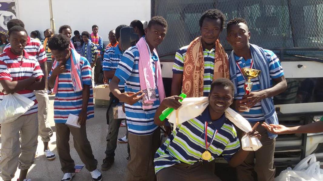 توجه 110 مهاجرين من غينيا إلى مطار معيتيقة للعودة إلى بلادهم