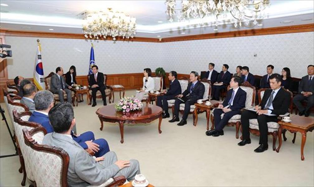 معيتيق يدعو رئيس وزراء كوريا الجنوبية لزيارة ليبيا