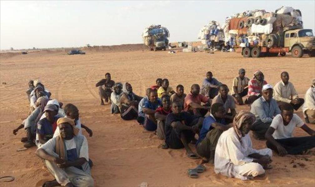 ترحيل 161 مهاجرًا سودانيًّا من الكفرة إلى بلادهم