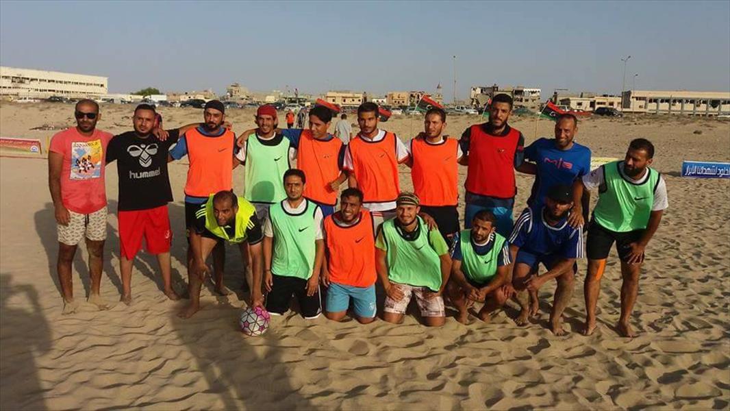 بالصور: إنطلاق دوري شهداء الصابري لكرة القدم الشاطئية بمدينة بنغازي