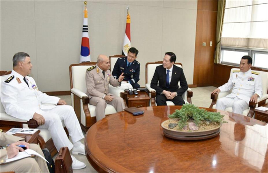 وزير الدفاع المصري يلتقي مسؤولين عسكريين بكوريا الجنوبية