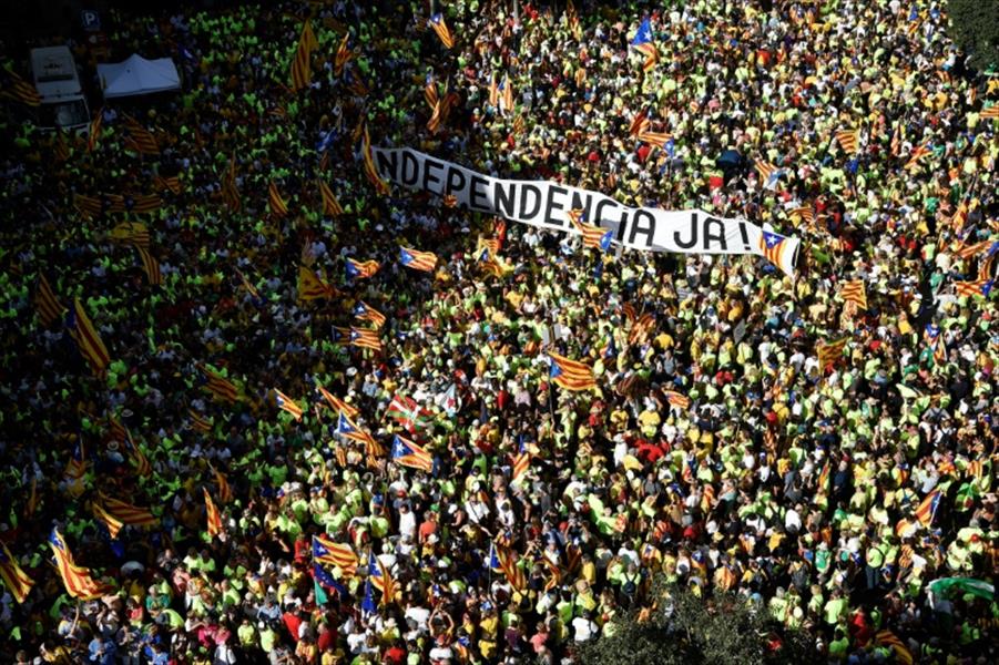 مسيرة حاشدة في كاتالونيا تطالب بالاستقلال عن إسبانيا
