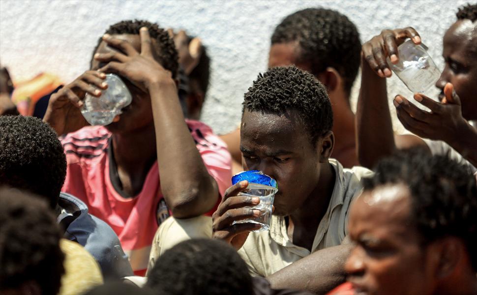 نيويورك تايمز: مهاجرو أفريقيا يواجهون في ليبيا «عدوهم القديم»