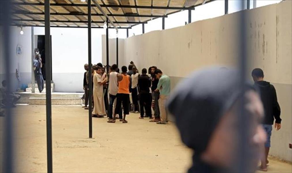 «مفوضية اللاجئين» تنجح في الإفراج عن ألف لاجئ محتجز في ليبيا