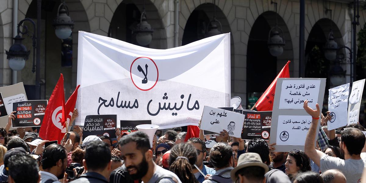 تظاهرات في تونس رفضًا لإقرار قانون المصالحة الإدارية بالبرلمان 
