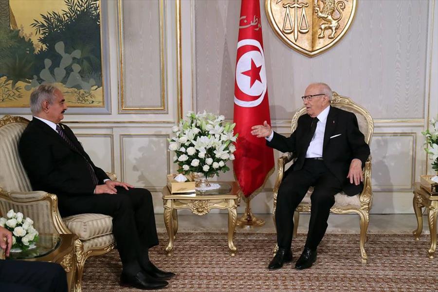 حفتر يثمن دور تونس في مساندة ليبيا بمقاومة الإرهاب