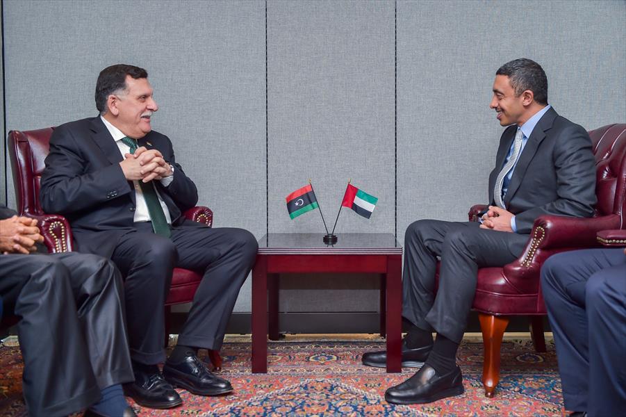 السراج يطلع وزير الخارجية الإماراتي على جهود حكومته لاحتواء الأزمة الليبية