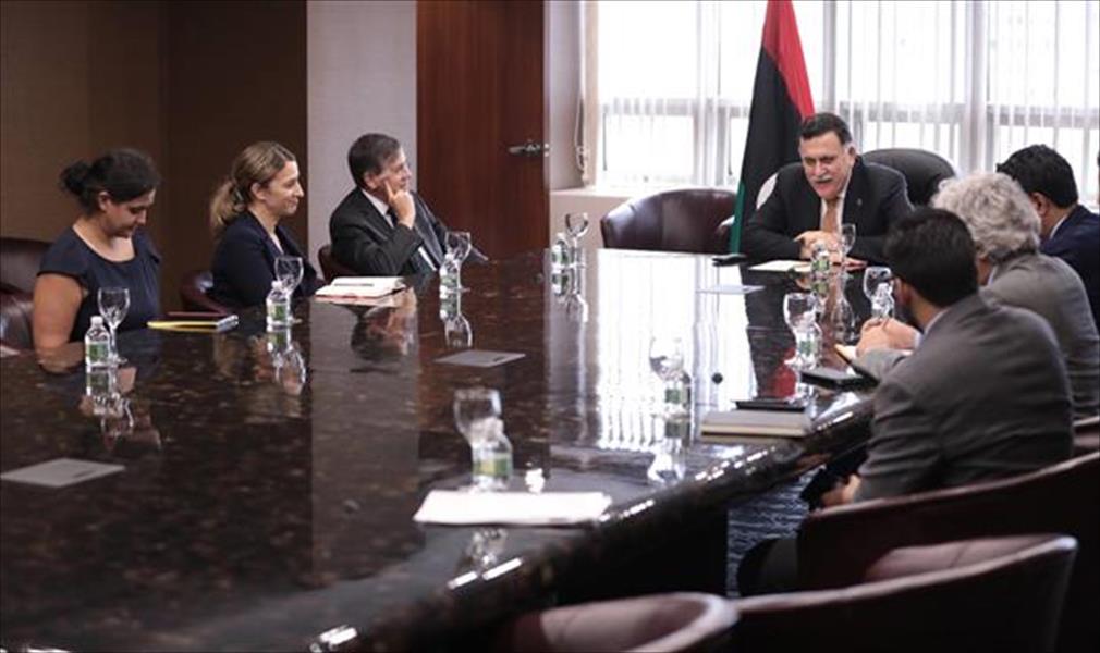السراج يطلب دعمًا أميركيًا لرفع حظر السلاح عن ليبيا
