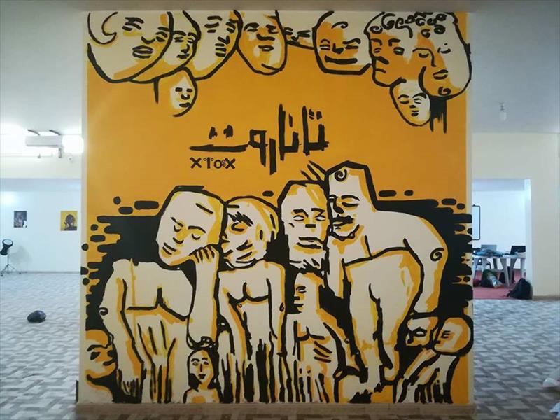 بالفيديو: «شفاء البرعصي» تصمم جدارية بعنوان «الليبيون»