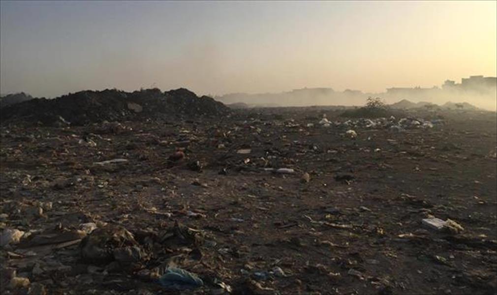 تكدس القمامة في شوارع طبرق جراء إغلاق مكب العودة قبل 7 أيام