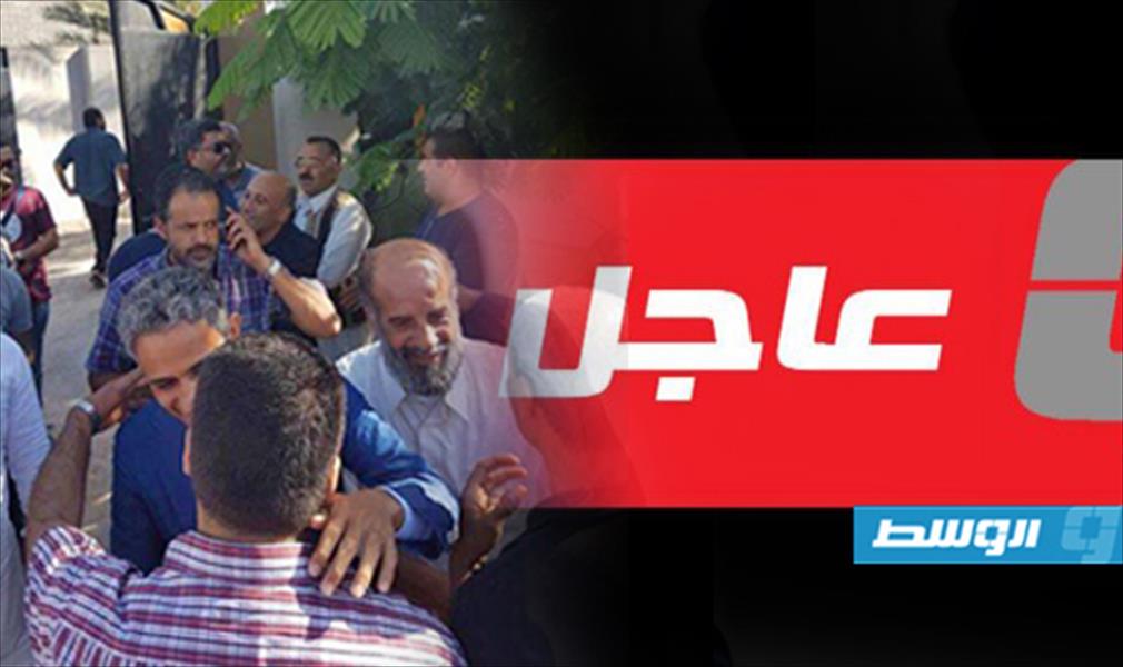 بدء تجمع مواطنين في ميدان الشهداء بطرابلس