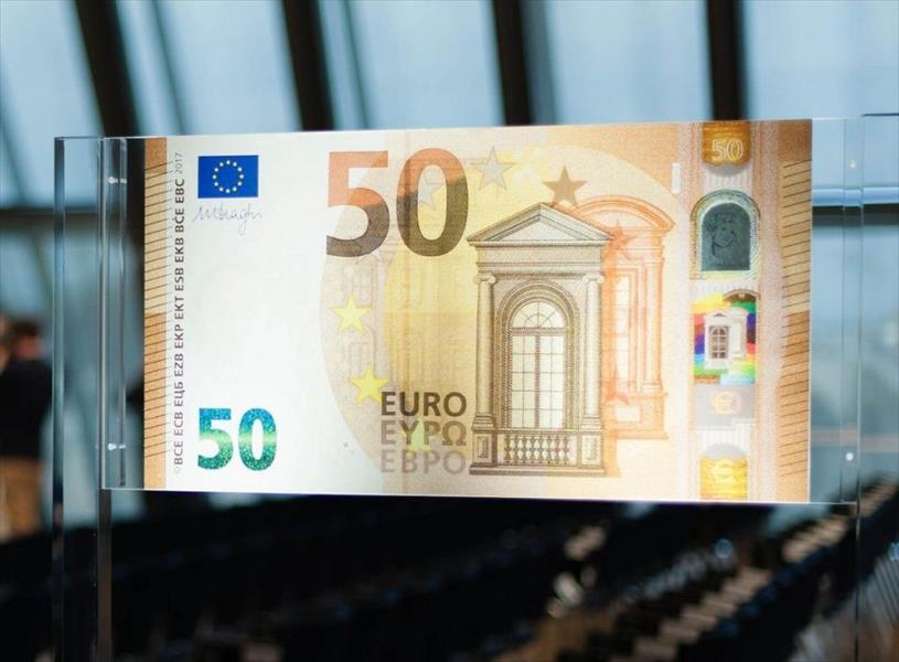 اليورو يسجل أدنى مستوى في شهر بعد أسوأ يوم في 2017