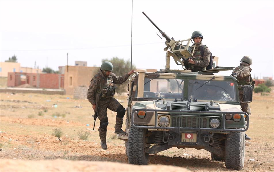 وزير الدفاع التونسي يتفقد التشكيلات العسكرية في القصرين