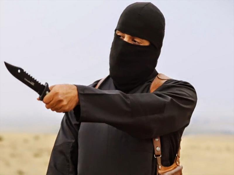 جريدة بريطانية تكشف عن وجه «سفاح داعش» في الرقة للمرة الأولى