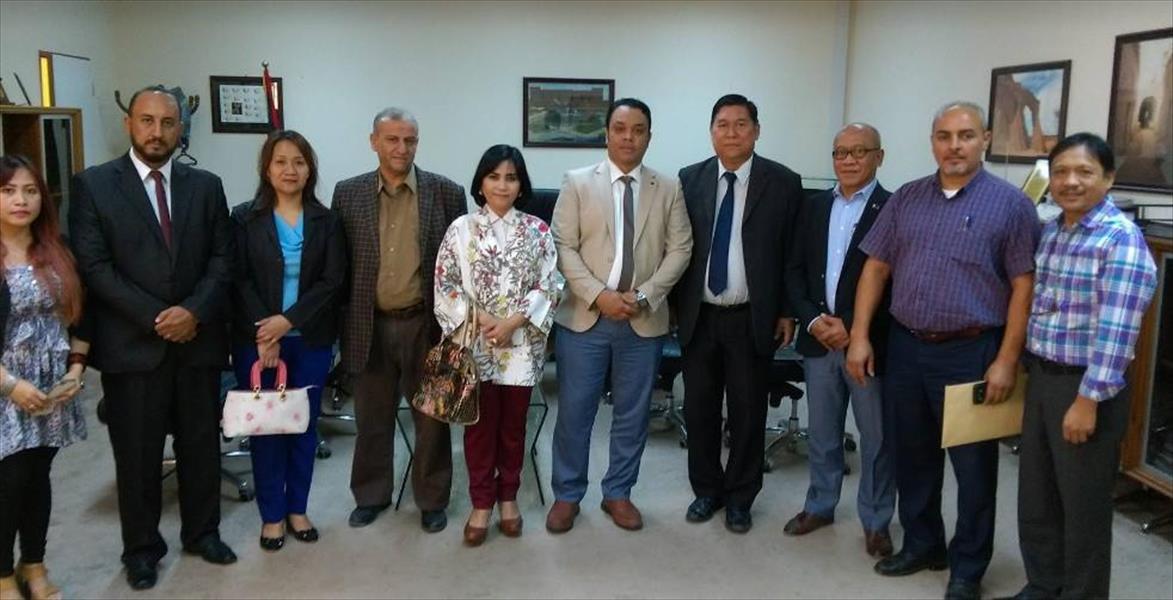 كويري يجتمع بالسفير الفلبيني بمركز بنغازي الطبي