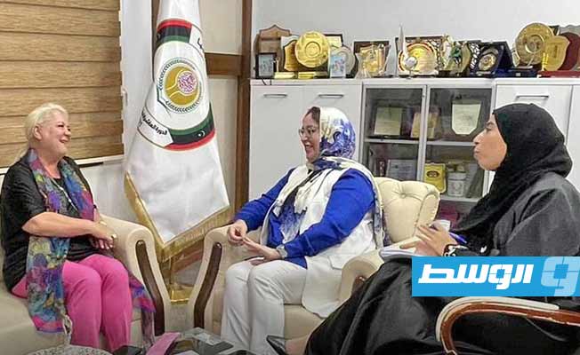 لقاء الطرمال مع سفيرة كندا لدى ليبيا. (وزارة الدولة لشؤون المرأة)