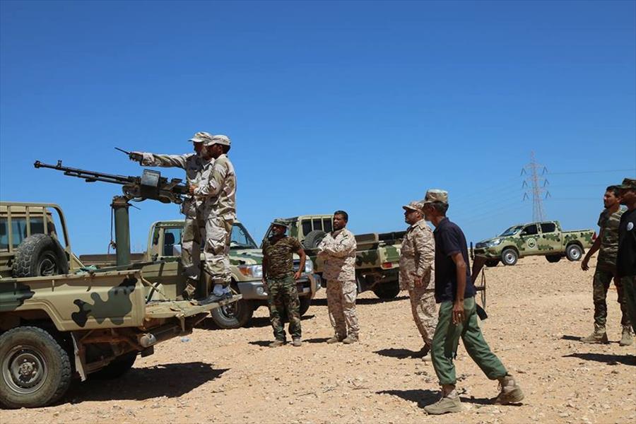 بالصور: دوريات استطلاع عسكرية بعد رصد تحركات لعناصر إرهابية جنوب الهلال النفطي