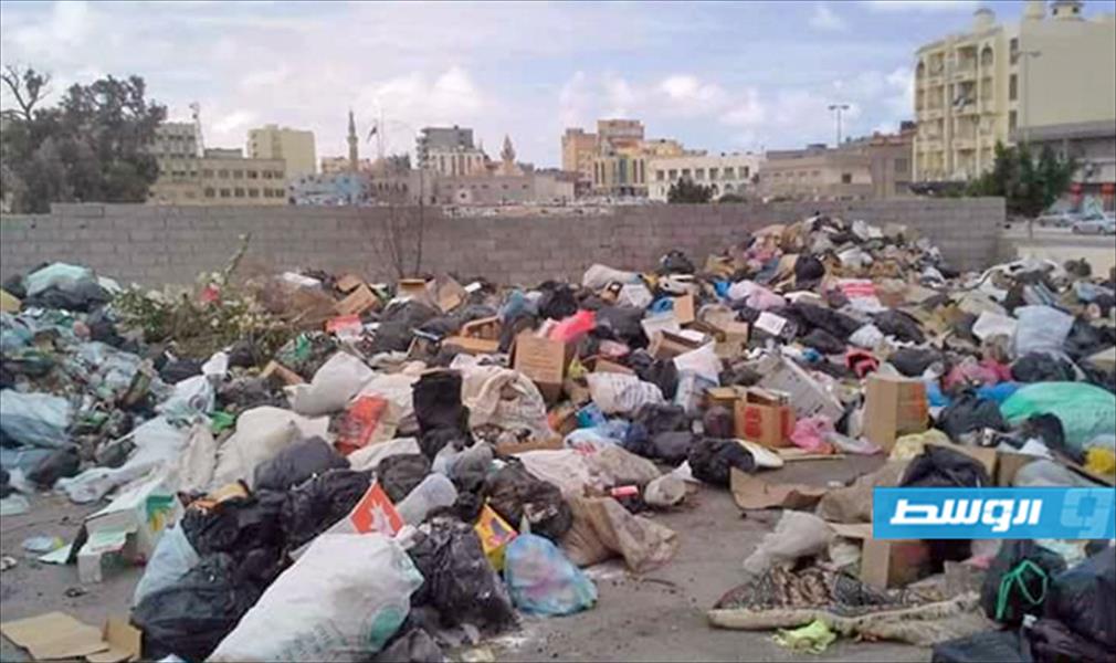 تكدس القمامة في طبرق والمجلس البلدي يبحث عن مكب بديل