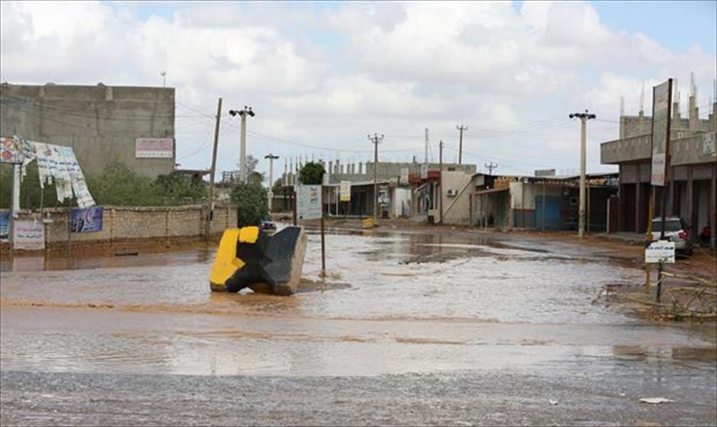الأمطار الغزيرة تغرق عددًا من الشوارع وتعطل حركة المرور في طرابلس